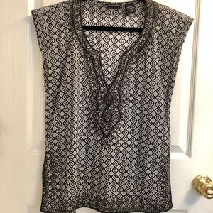 EUC NEw York & Co Embroidered Tunic
